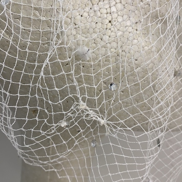Eric Javits White Wedding Bridal Veil Hat - Picture 3 of 9
